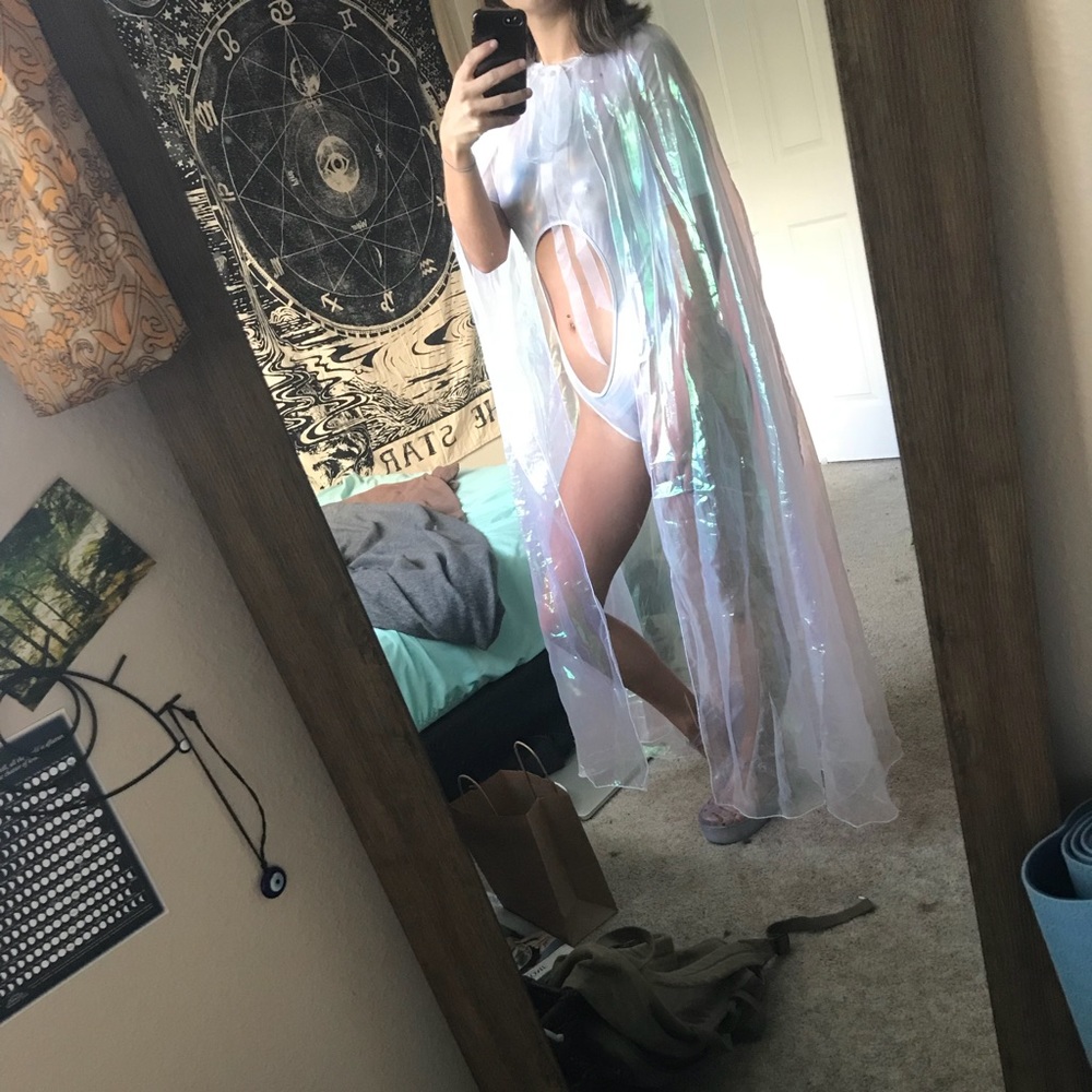 Holographic cape